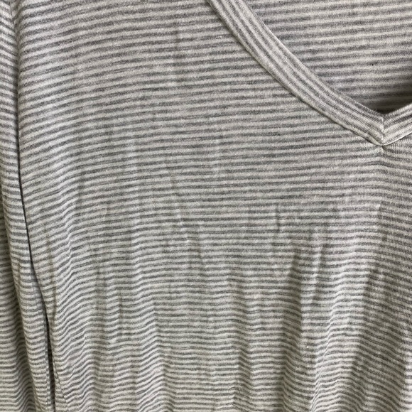 🌈5/$25🌈EUC long sleeve stripe shirt size m - Picture 4 of 8